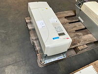 Abb acs800-01-0040-3+e200+l508 frequentieregelaar - afbeelding 5 van  7