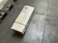 Abb acs800-01-0040-3+e200+l508 frequentieregelaar - afbeelding 1 van  8