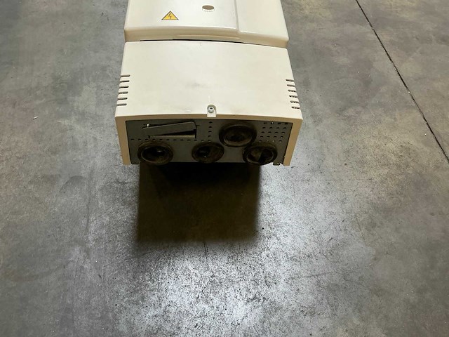 Abb acs800-01-0040-3+e200+l508 frequentieregelaar - afbeelding 4 van  8