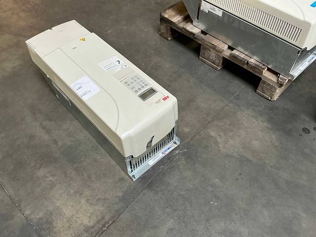 Abb acs800-01-0040-3+e200+l508 frequentieregelaar - afbeelding 5 van  8