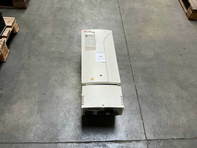 Abb acs800-01-0040-3+e200+l508 frequentieregelaar - afbeelding 2 van  6
