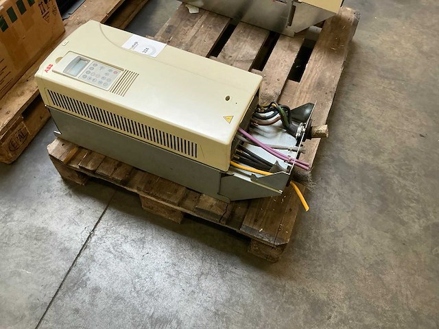 Abb acs800-01-0060-3 frequentieregelaar - afbeelding 3 van  8