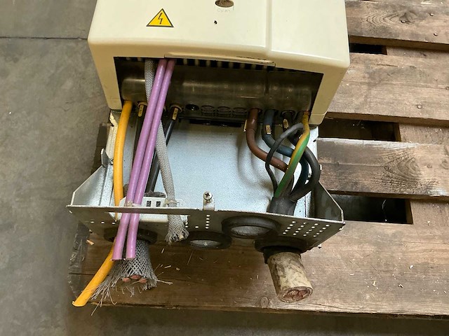 Abb acs800-01-0060-3 frequentieregelaar - afbeelding 7 van  8
