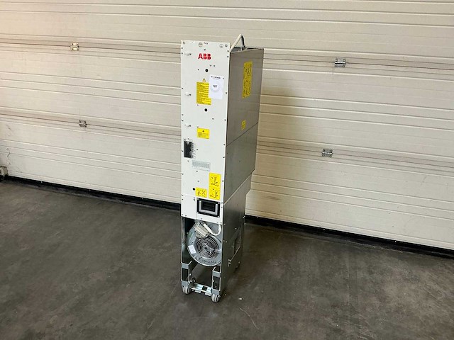 Abb acs800 frequentieregelaar met line converter - afbeelding 1 van  10