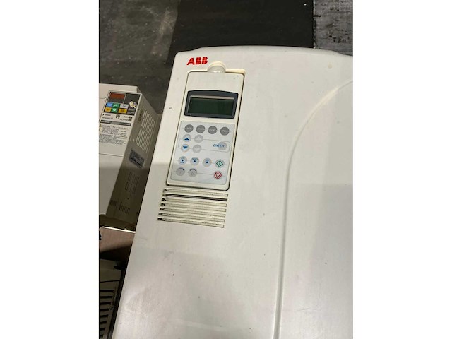 Abb acs800 frequentieregelaar - afbeelding 2 van  4