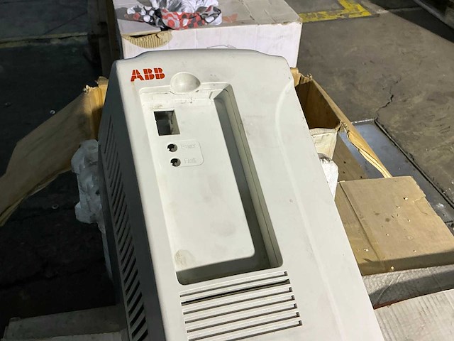 Abb acs800 frequentieregelaar - afbeelding 3 van  6