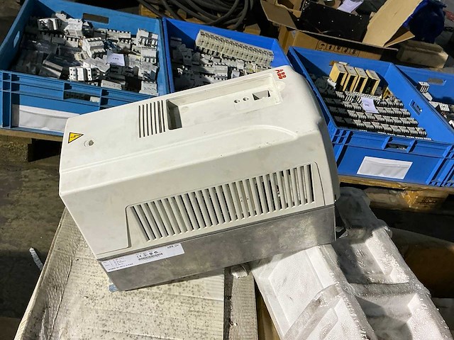 Abb acs800 frequentieregelaar - afbeelding 5 van  6