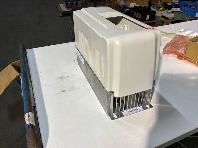 Abb acs800 frequentieregelaar - afbeelding 3 van  7