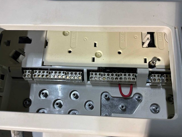 Abb acs800 frequentieregelaar - afbeelding 4 van  7