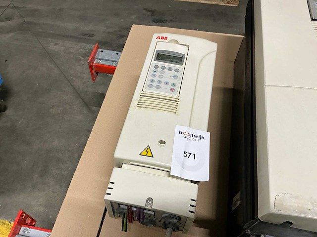 Abb acs800 frequentieregelaar - afbeelding 1 van  4