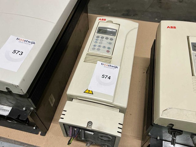 Abb acs800 frequentieregelaar - afbeelding 1 van  3