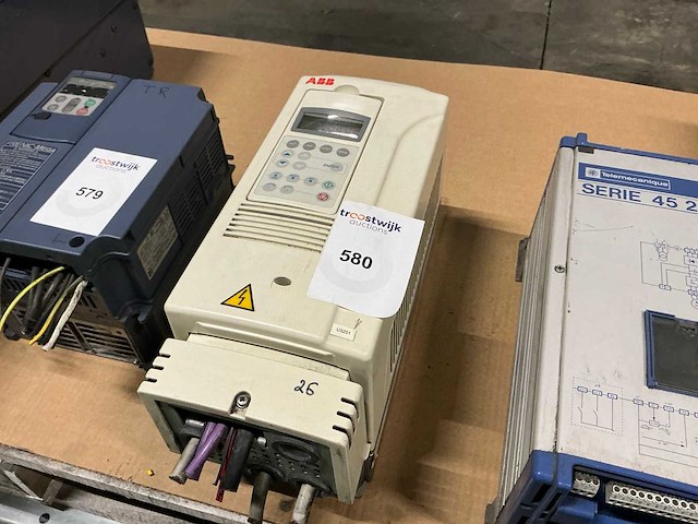 Abb acs800 frequentieregelaar - afbeelding 1 van  4