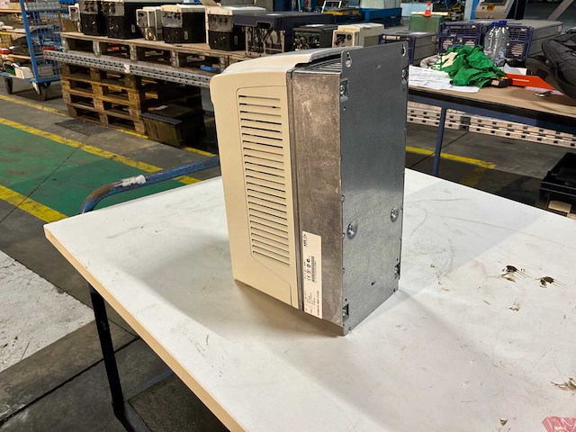 Abb acs800 frequentieregelaar - afbeelding 2 van  12