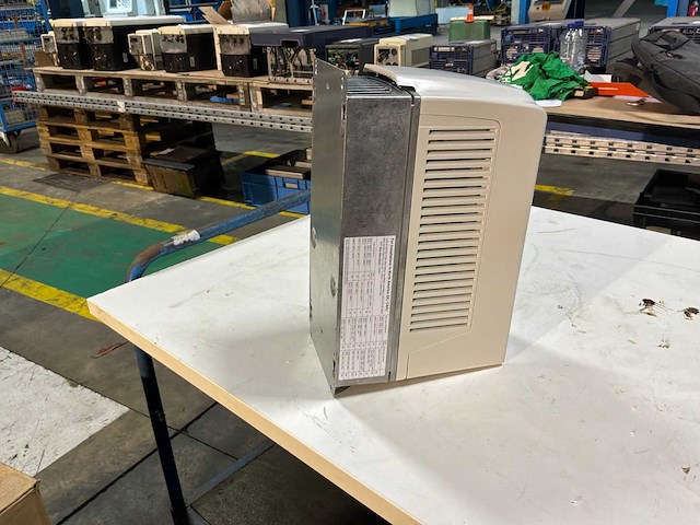 Abb acs800 frequentieregelaar - afbeelding 3 van  12