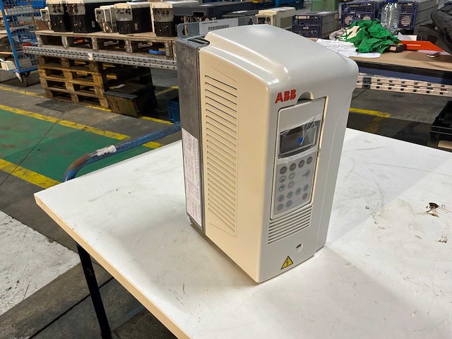 Abb acs800 frequentieregelaar - afbeelding 4 van  12