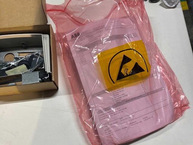 Abb acs800 frequentieregelaar - afbeelding 9 van  12