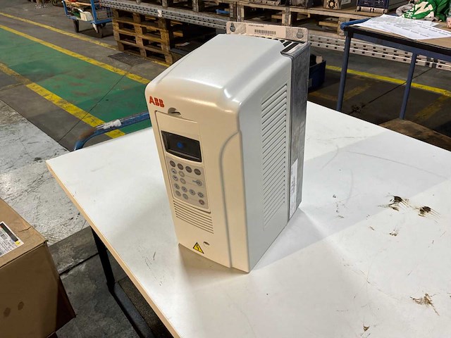 Abb acs800 frequentieregelaar - afbeelding 1 van  11