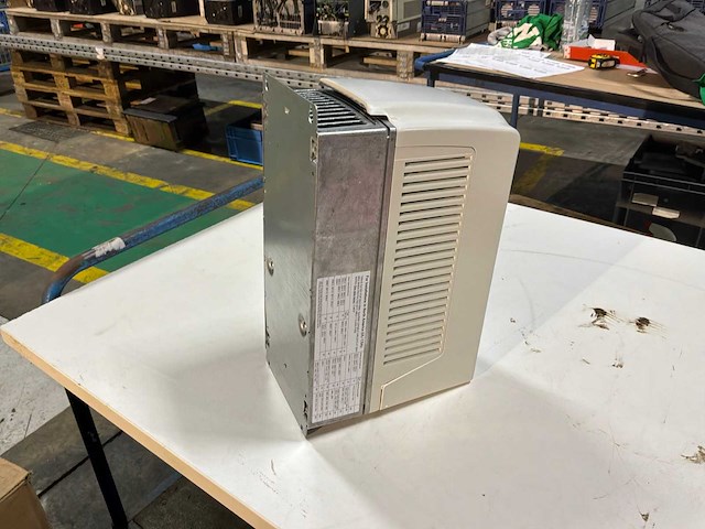 Abb acs800 frequentieregelaar - afbeelding 3 van  11