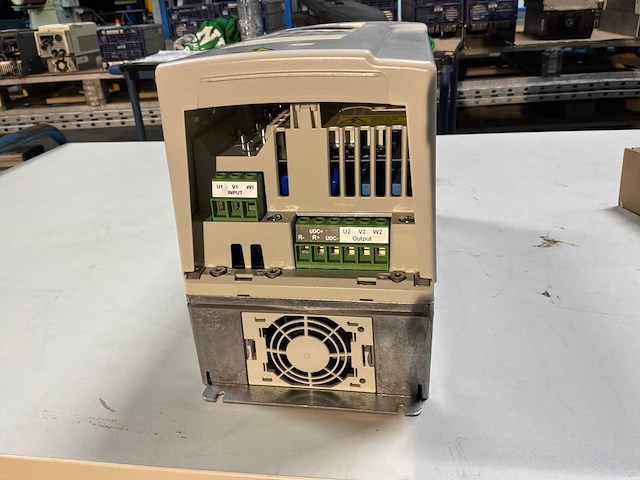 Abb acs800 frequentieregelaar - afbeelding 4 van  11