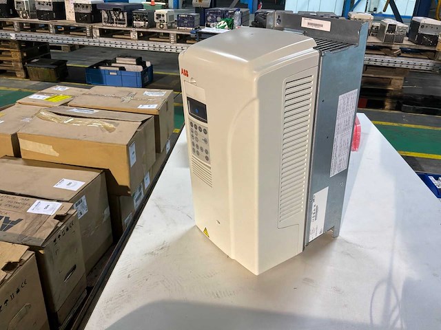 Abb acs800 frequentieregelaar - afbeelding 1 van  10