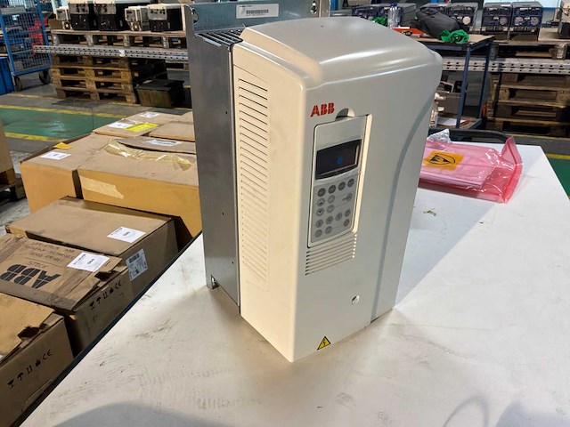 Abb acs800 frequentieregelaar - afbeelding 4 van  10