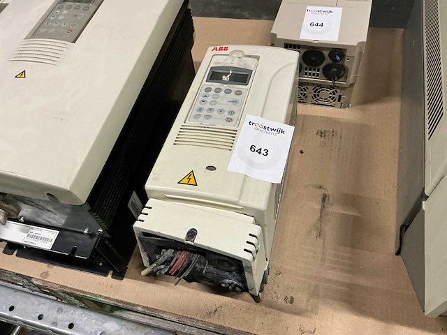 Abb acs800 frequentieregelaar - afbeelding 1 van  4