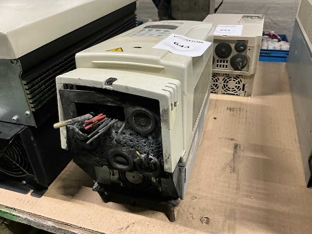 Abb acs800 frequentieregelaar - afbeelding 2 van  4