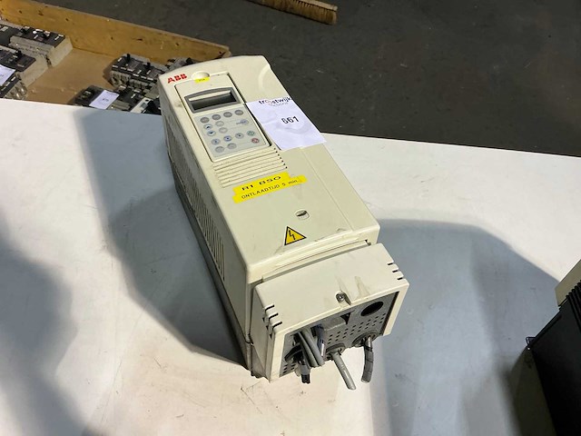 Abb acs800 frequentieregelaar - afbeelding 1 van  5