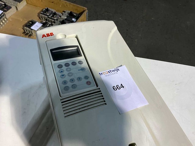 Abb acs800 frequentieregelaar - afbeelding 1 van  3