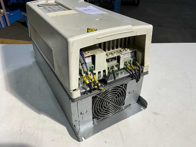 Abb acs800 frequentieregelaar - afbeelding 2 van  3