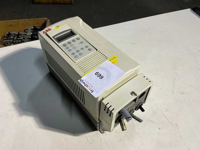 Abb acs800 frequentieregelaar - afbeelding 1 van  4