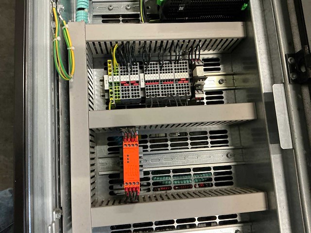 Abb acs880-07-0246a-3+e200 frequentieregelaar met schakelkast - afbeelding 3 van  13