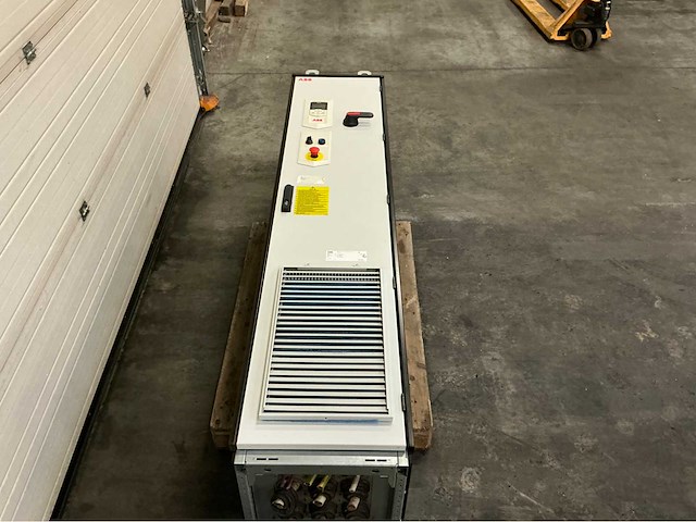 Abb acs880-07-0246a-3+e200 frequentieregelaar met schakelkast - afbeelding 1 van  13