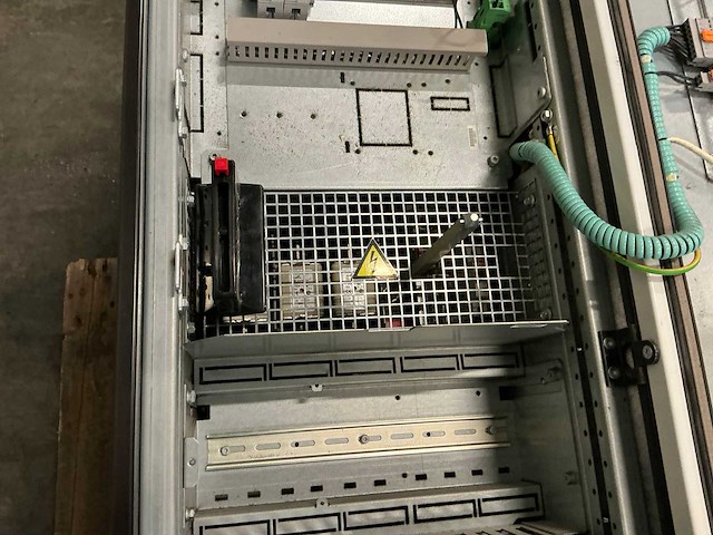 Abb acs880-07-0246a-3+e200 frequentieregelaar met schakelkast - afbeelding 12 van  13