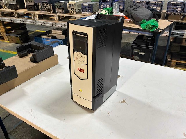 Abb acs880 frequentieregelaar - afbeelding 1 van  8