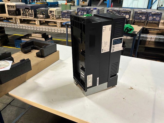 Abb acs880 frequentieregelaar - afbeelding 3 van  8