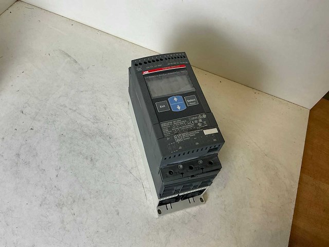 Abb pse25-600-70 softstarter - afbeelding 1 van  4