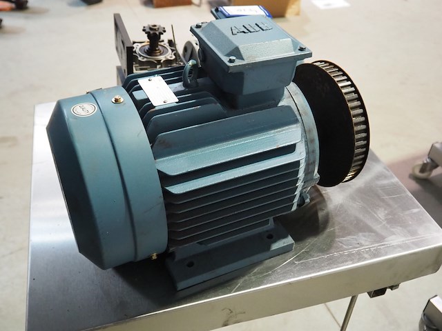 Abb - afbeelding 3 van  5