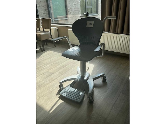 Abilanx healthweigh verrijdbare weegstoel - afbeelding 2 van  3