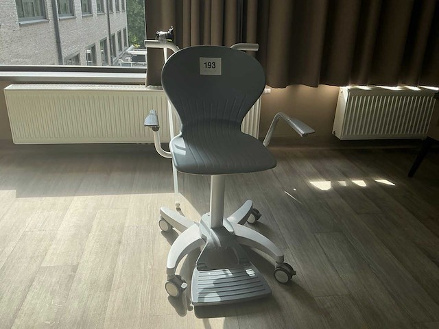 Abilanx healthweigh verrijdbare weegstoel - afbeelding 1 van  3