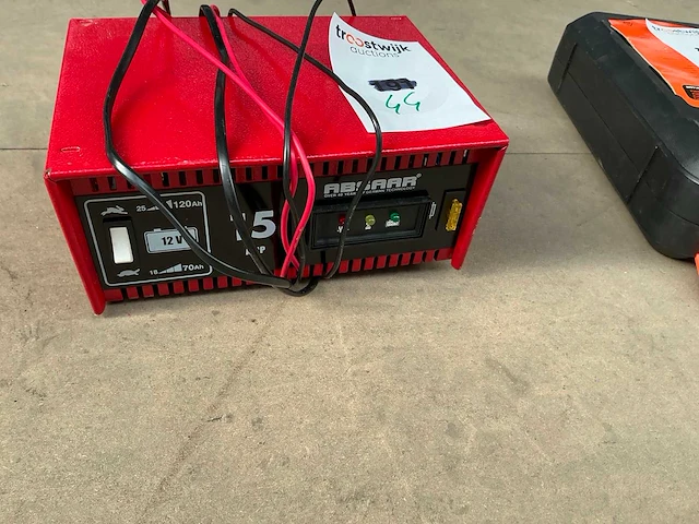 Absaar 12v 15a batterijlader - afbeelding 2 van  3