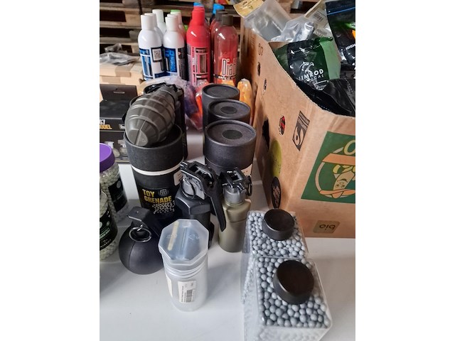 Accessoires voor camouflage e.a. - afbeelding 4 van  16