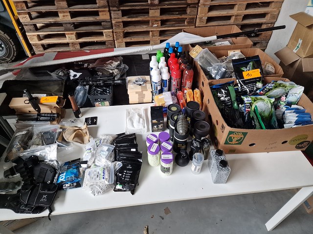 Accessoires voor camouflage e.a. - afbeelding 1 van  16