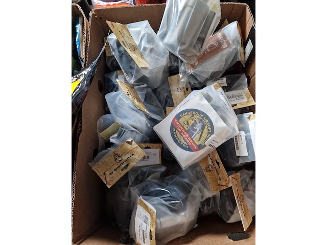 Accessoires voor camouflage e.a. - afbeelding 10 van  16