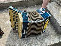 Accordion muziekinstrument - afbeelding 2 van  6