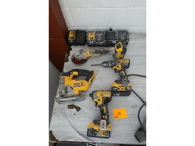 Accu assortiment dewalt - afbeelding 1 van  6
