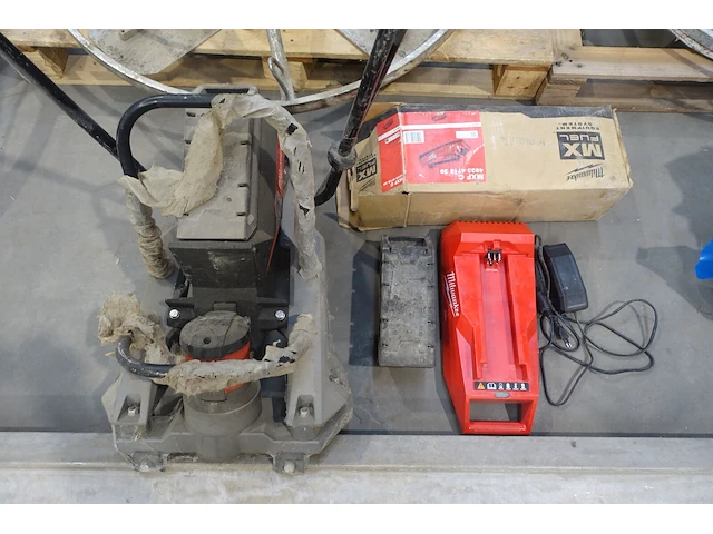 Accu-betontrilbalk milwaukee - afbeelding 2 van  7