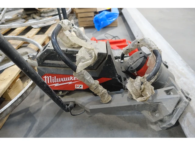 Accu-betontrilbalk milwaukee - afbeelding 3 van  7