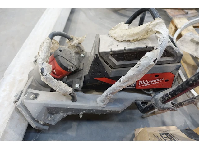 Accu-betontrilbalk milwaukee - afbeelding 4 van  7