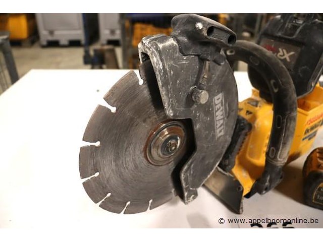 Accu betonzaagmachine dewalt dcs690 - afbeelding 3 van  6